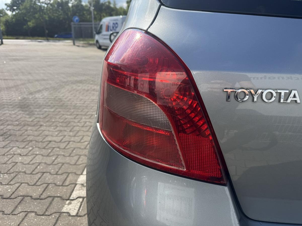 Toyota Yaris XP9 original R&uuml;cklicht R&uuml;ckleuchte Schlussleuchte links Bj.2009